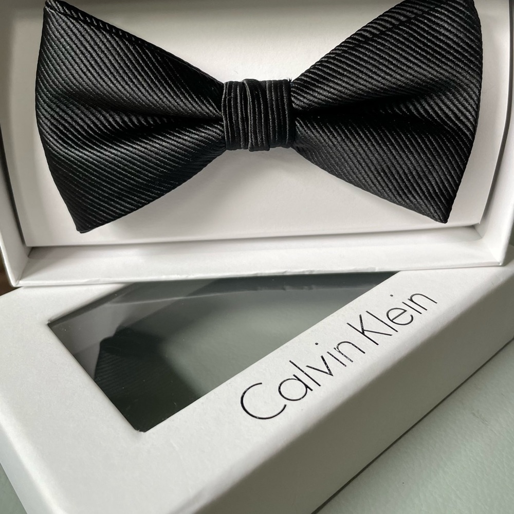 Calvin Klein Men's Bowtie Black Adjustable Pre Tied Bow Tie New Wedding Prom